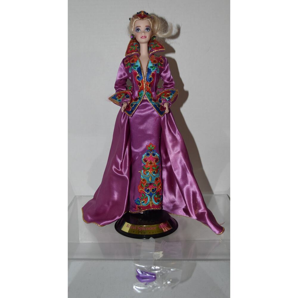 1993 Mattel Royal Splendor Porcelain Barbie Doll #10950 Loose Complete + Stand